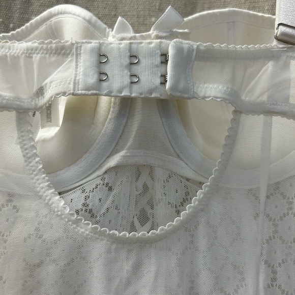 I do, Victoria Secret, Wedding Night Sexy Teddy/ 34B - Picture 5 of 10